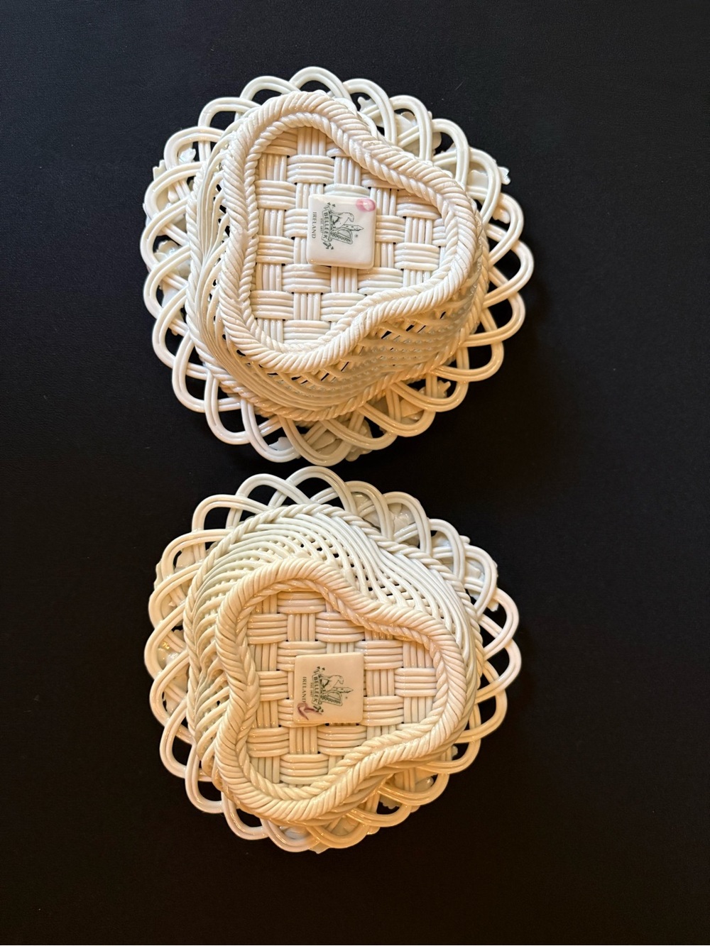 2 Belleek Irish Baskets, Woven Porcelain, Flowers and Bees. - Picture 6 of 7
